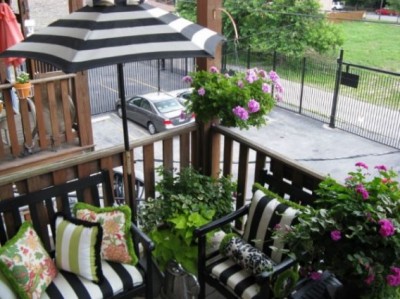Cozy-Balcony-Patio-Umbrella-Ideas-568x425.jpg